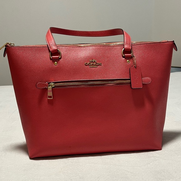 Coach Handbags - Coach Coral Gallery Tote